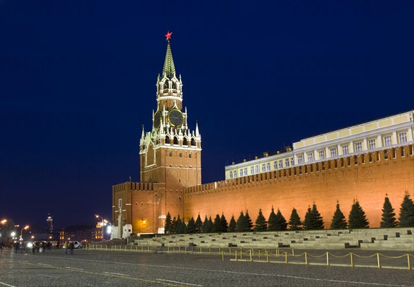 Spasskaya tower of Moscow Kremlin at night
