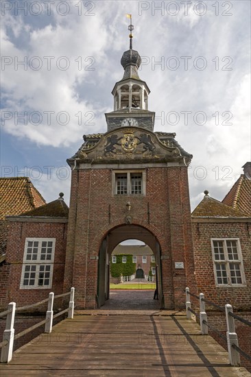 Gatehouse to the outer bailey of Lutetsburg Castle