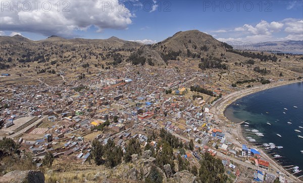 The town of Copacabana with its bay