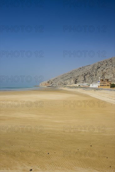 Long sandy beach along the Khasab coastal road