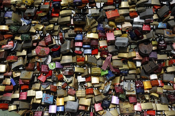 Love locks on the railing of the Hohenzollern Bridge