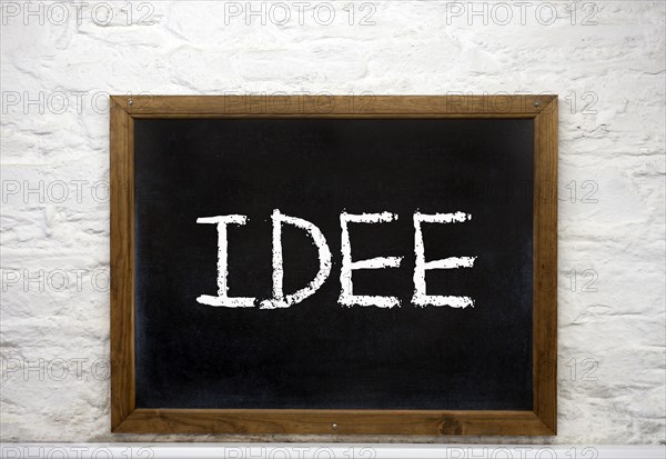 Chalkboard with the word 'Idee'