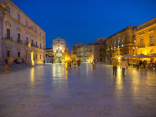 Santa Lucia alla Badia on cathedral square