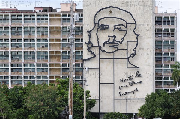 Portrait of Che Guevara on a wall of the Ministry of the Interior in Revolution Square