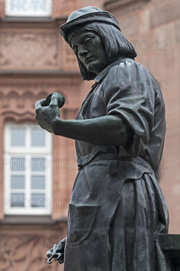 Fountain sculpture of Peter Henlein