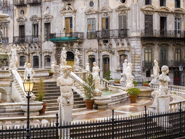 Fontana della Vergogna fountain in Piazza Pretoria by the Florentine Mannerist sculptor Francesco Camilliani