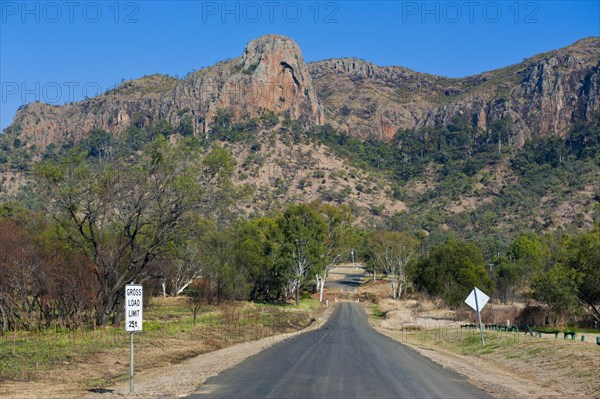 Road leading to the Carnarvon National Park