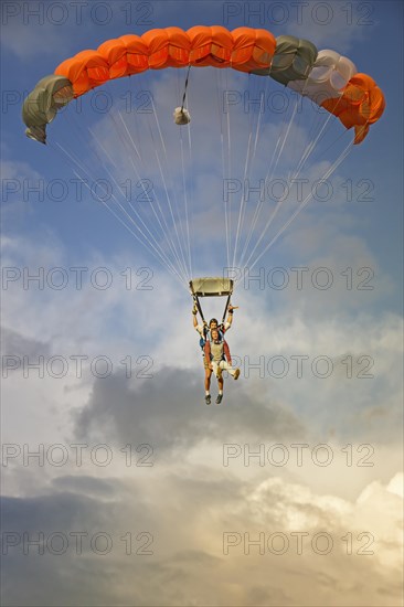 Tandem skydivers