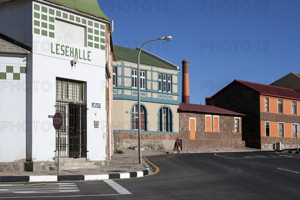 Colonial building