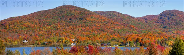 Lac Bromont in autumn