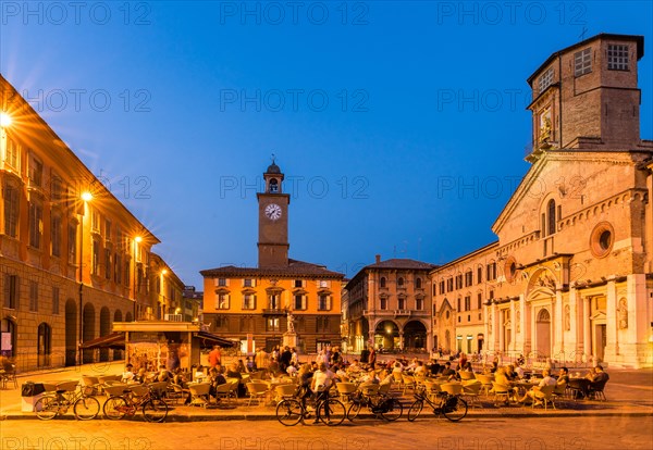 Piazza Prampolini with the Cathedral Santa Maria Assunta at dusk