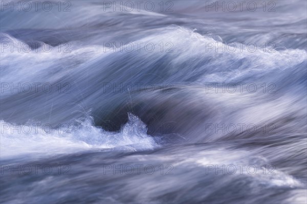 Waves in the Isar river