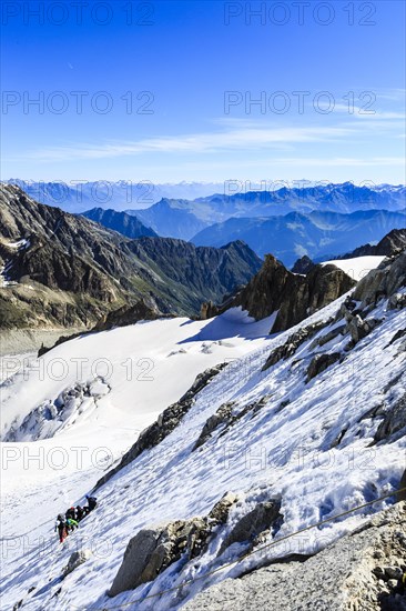 Rope team during the ascent of the northwestern ridge to Mt Grande Lui