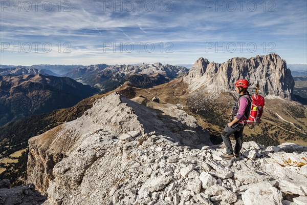 Mountaineer on the Piz Selva above the Possnecker climbing range