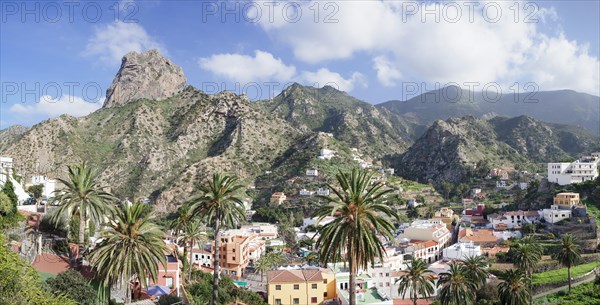 View across Vallehermoso to Roque Cano