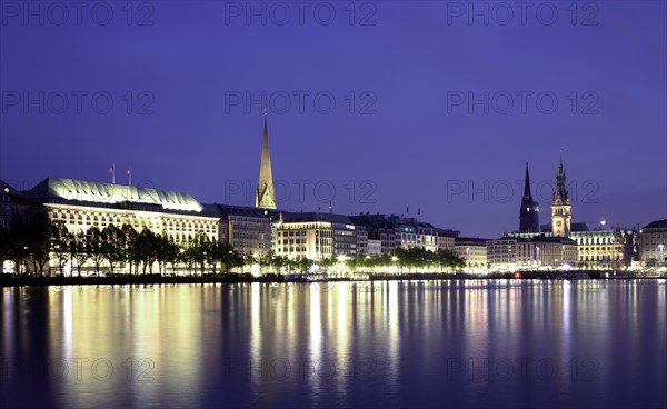 View across the Inner Alster towards representative office buildings