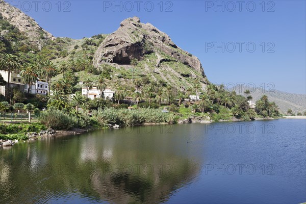 La Encantadora reservoir