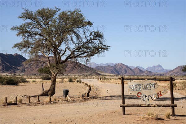 Track to the Sesriem Canyon