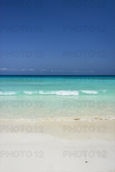 Turquoise water at the beach in Shuab Bay