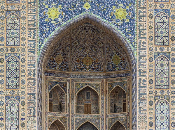 Decorative iwan entrance of Tilya-Kori Madrasah