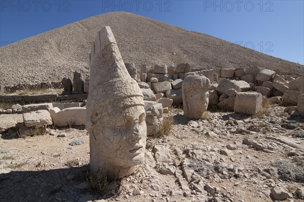 God thrones and gods' heads