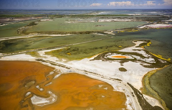 Salt patterns on the surface of the salines of Le Grau-du-Roi