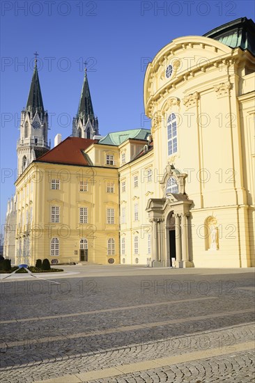 Dome of the imperial wing with the imperial crown