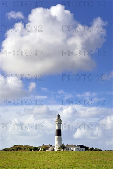 Lighthouse Kampen in front of blue sky with cumulus clouds (Cumulus)