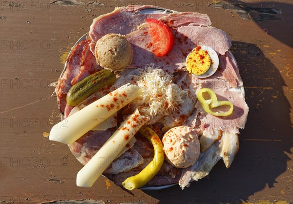 Plate with cold cuts in Buschenschank