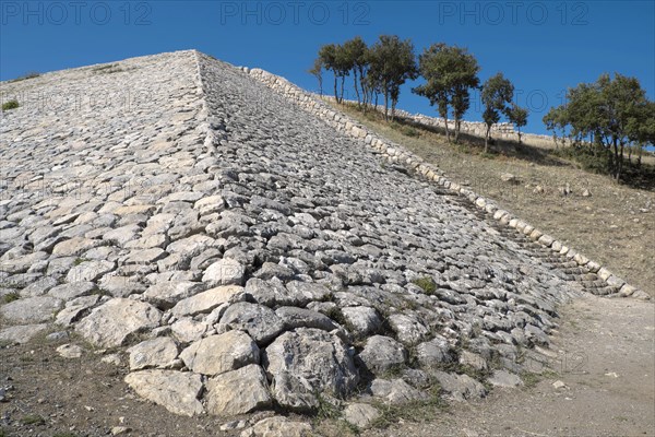 Artificial rampart of Yerkapi