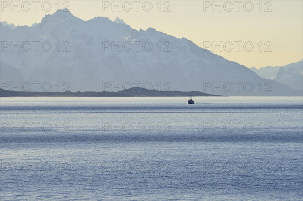 Ship in the Sortlandsund in front of the mountains