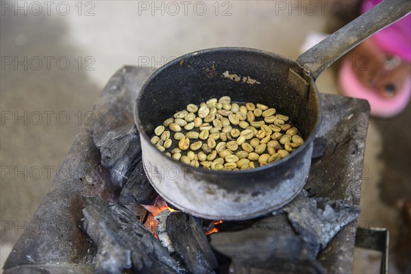 Roasting coffee beans