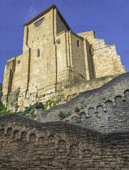 Fortified church of San Pedro de la Rua