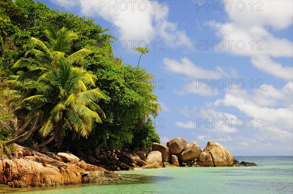 Large rocks on Anse Latio beach