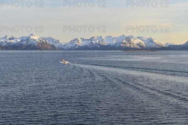 Boat entering the Sortlandsund