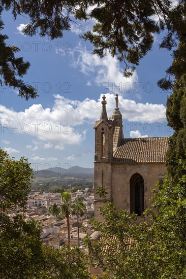 View of Arta with the parish church Transfiguracio del Senyor