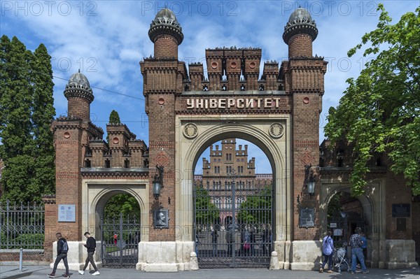 Entrance portal of the National Jurij Fedkowytsch University