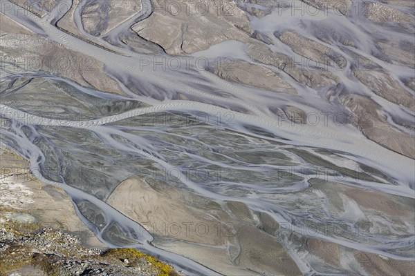 Moraine landscape and floodplains of the Findel Glacier