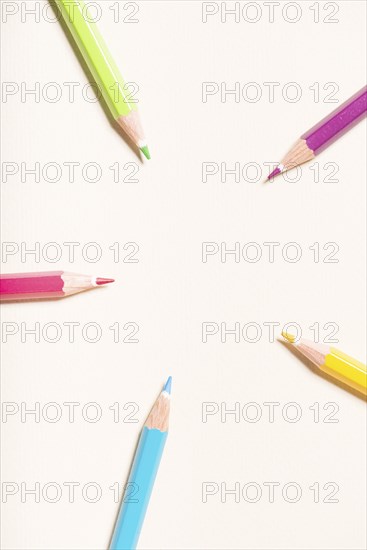 Color pencils in a circle