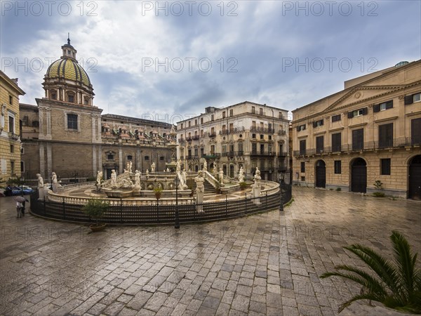 Fontana della Vergogna fountain in Piazza Pretoria by the Florentine Mannerist sculptor Francesco Camilliani