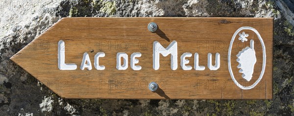Sign to Lake Lac de Melo