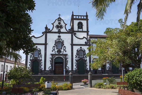 Hospital with Igreja da Misericordia church