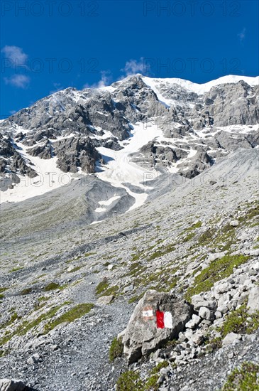 Red and white trail markings