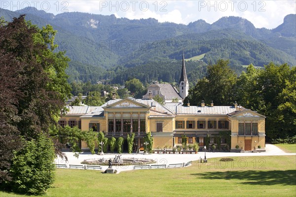Kaiservilla imperial villa in the Kaiserpark park