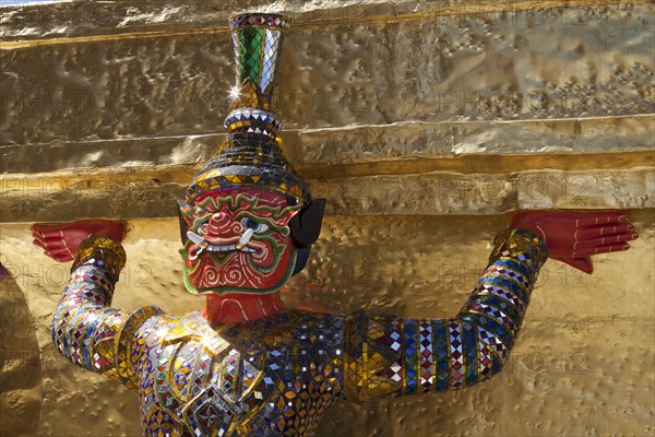 Yaksha statue at the golden chedi