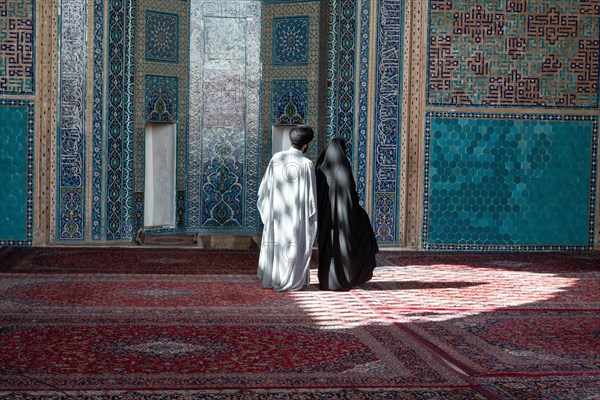 Muslim couple in the Jameh Mosque