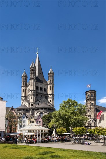 Fischmarkt square and Great St. Martin Church