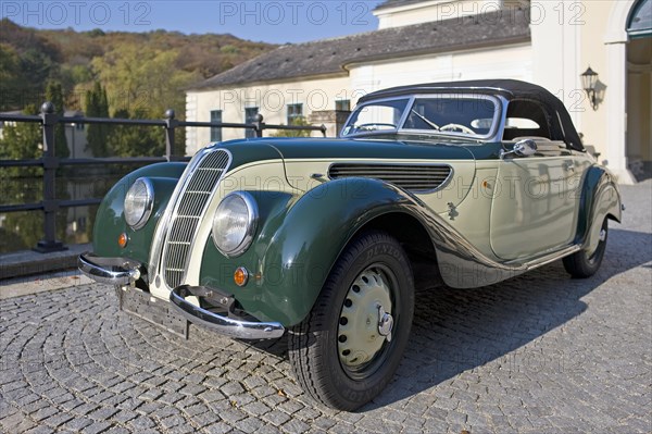 Vintage BMW 327-28