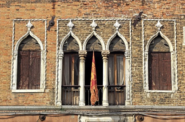Palladian windows with Moorish influence