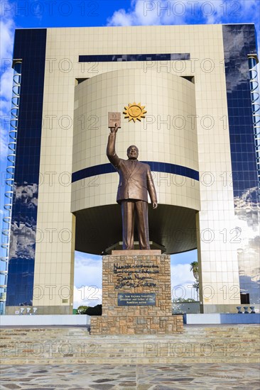 Independence Memorial Museum with statue of founding father Dr. Sam Nujoma